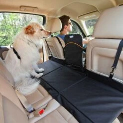Kurgo EXTENSION DE BANQUETTE ARRIERE (POUR LE CONFORT DE VOTRE CHIEN EN VOITURE) 4 Kurgo EXTENSION DE BANQUETTE ARRIERE (POUR LE CONFORT DE VOTRE CHIEN EN VOITURE) -Camping Randonnée Magasin extension de banquette arriere pour le confort de votre chien en voiture 2