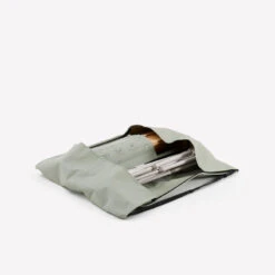 Quechua TABLE DE CAMPING COMPACTE 4/6 PERSONNES - PLATEAU BOIS - POCHE DE RANGEMENT -Camping Randonnée Magasin table de camping compacte 46 personnes plateau bois poche de rangement 3