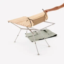 Quechua TABLE DE CAMPING COMPACTE 4/6 PERSONNES - PLATEAU BOIS - POCHE DE RANGEMENT -Camping Randonnée Magasin table de camping compacte 46 personnes plateau bois poche de rangement 7